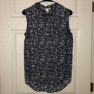H&M Sleeveless Button Down collared Shirt